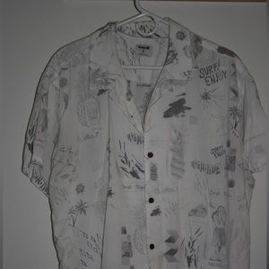 Surfer pattern light weight men’s XL short sleeve button down shirt